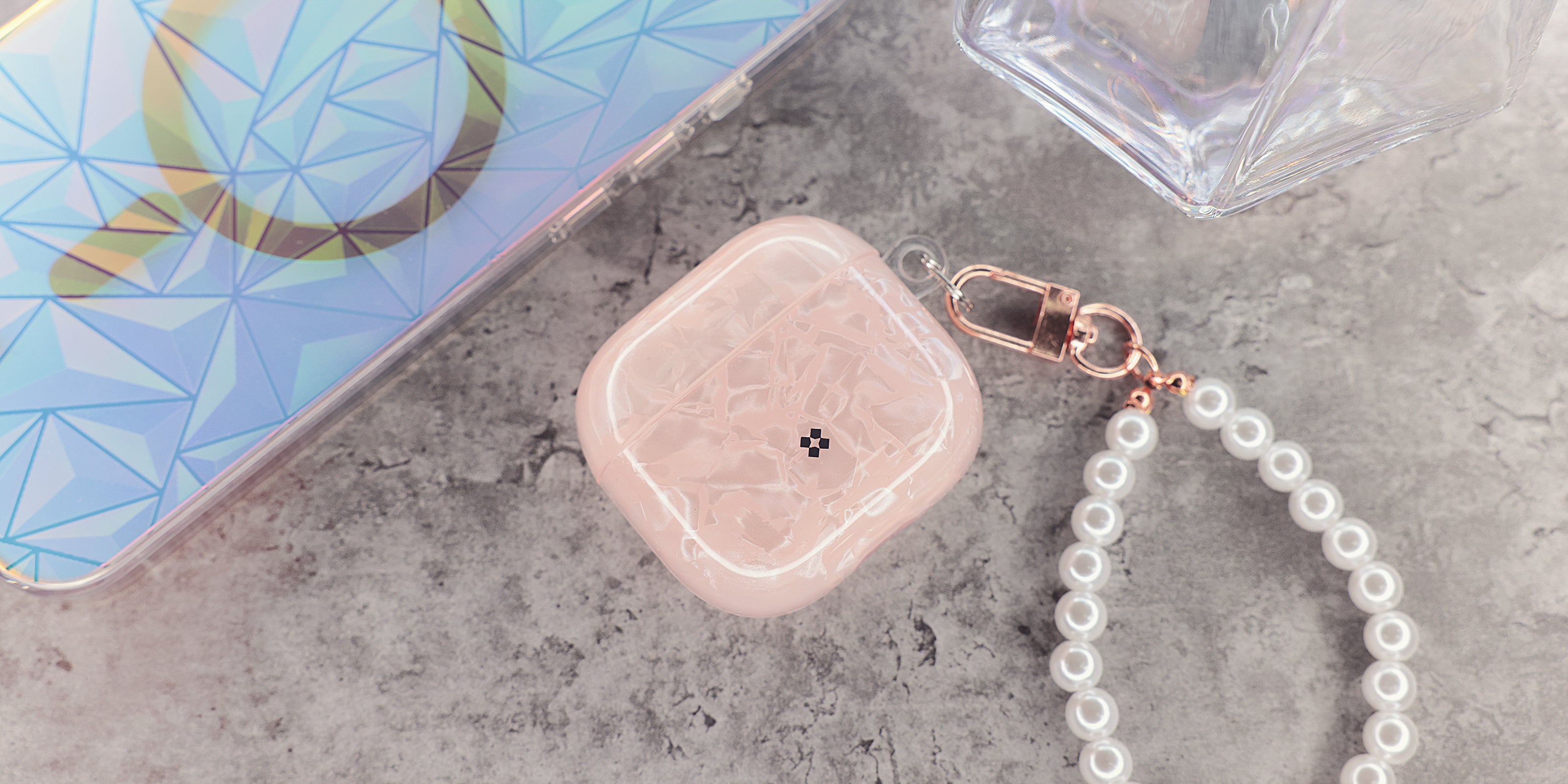 The Gala AirPods 4 Case combines style and functionality in a sleek, elegant design. Featuring an IMD shell pattern, it offers a unique and fashionable look while its anti-scratch protection keeps your case flawless. The glossy finish enhances its sophisticated appeal, while the durable PU construction provides reliable defense against everyday wear and tear. Designed with a two-piece snap-on structure, it ensures quick and easy installation. Complete with an acrylic pearl strap, it adds a touch of charm an