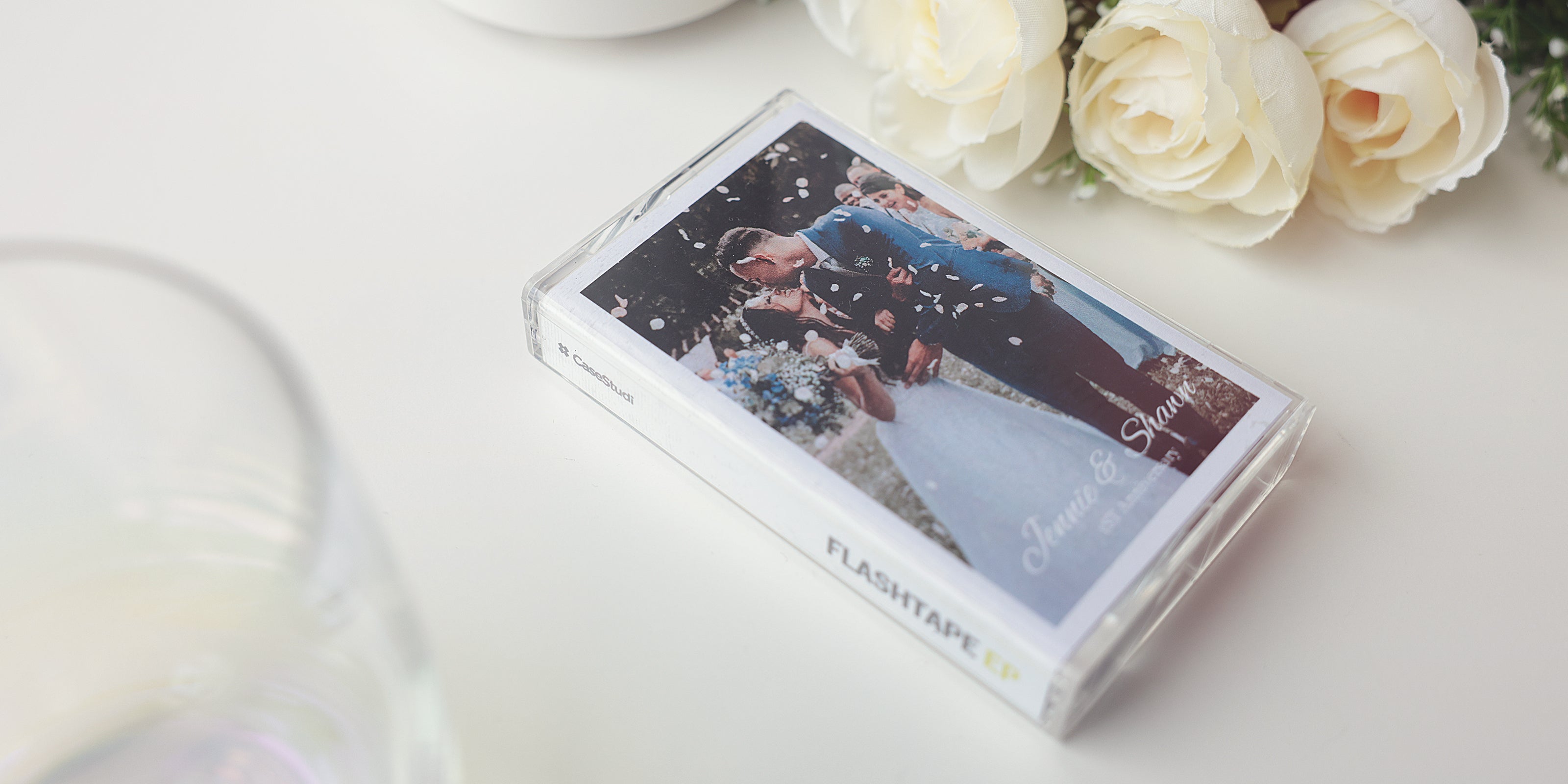 Casestudi Flashtape Custom, the perfect wedding gift to capture cherished memories. Upload your favorite photo to create a personalized cassette-style power bank cover, adding a unique touch to your special day. Customize it further with a meaningful date and a heartfelt message on the cassette sticker. For an extra personal touch, add a QR code inside the page to link to a special message, a favorite song, or secret content—creating a keepsake meant only for someone truly special.
