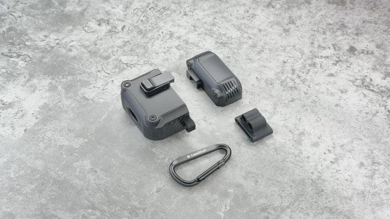 Casestudi Impact 保護殼適用於 AirPods 4，專為實用與保護而設計。本影片展示如何輕鬆安裝 AirPods，快速連接登山扣，提升攜帶便利性，以及耳機固定夾的多功能用途——無論是跑步時還是無法立即取出充電盒，都能臨時存放耳機。同時，影片強調磁吸鎖扣的穩固性能，確保安全閉合與全面保護。耐用且兼具實用性，Impact 保護殼是您日常與戶外活動的理想搭檔！