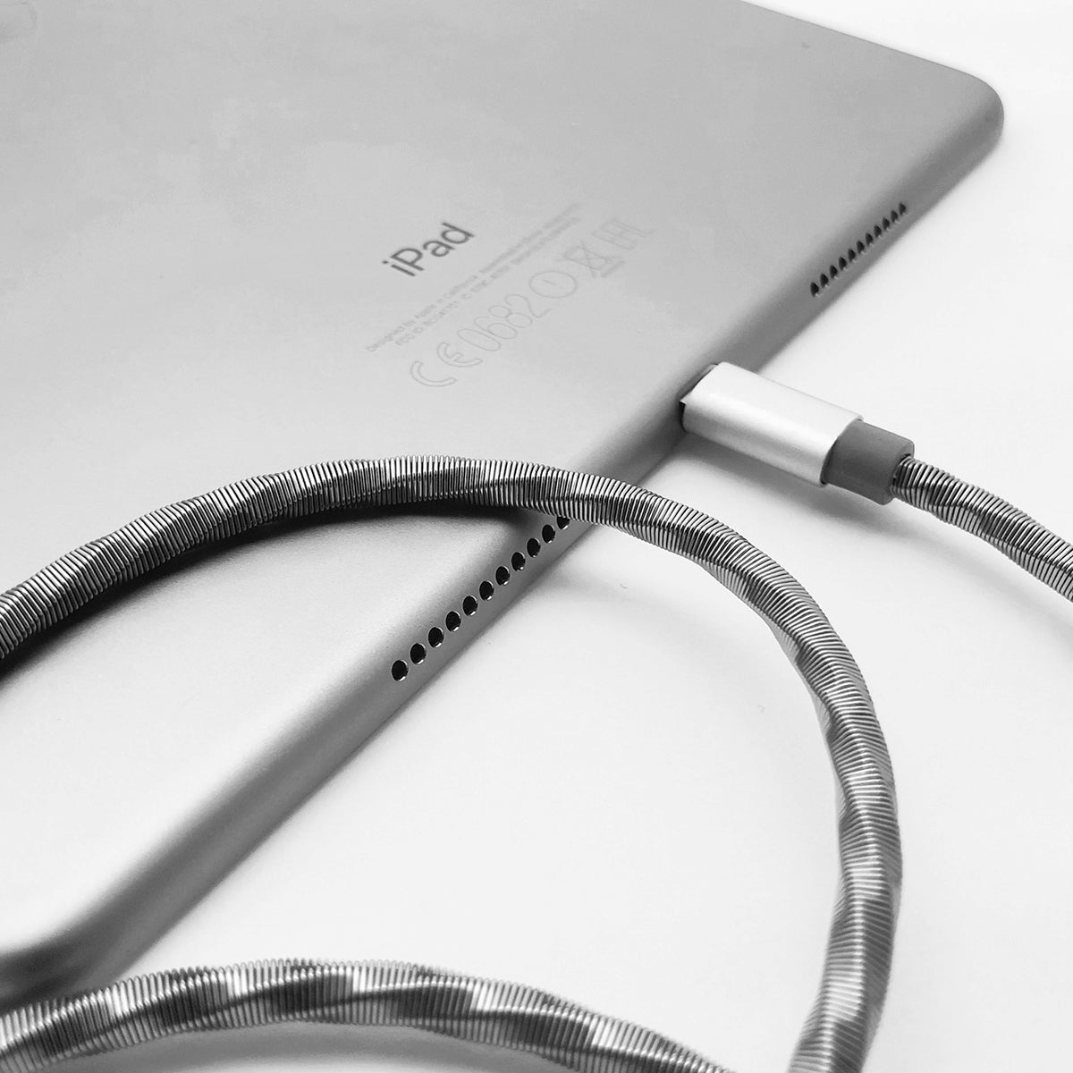 LIGHTNING CABLE: COMBAT SILVER